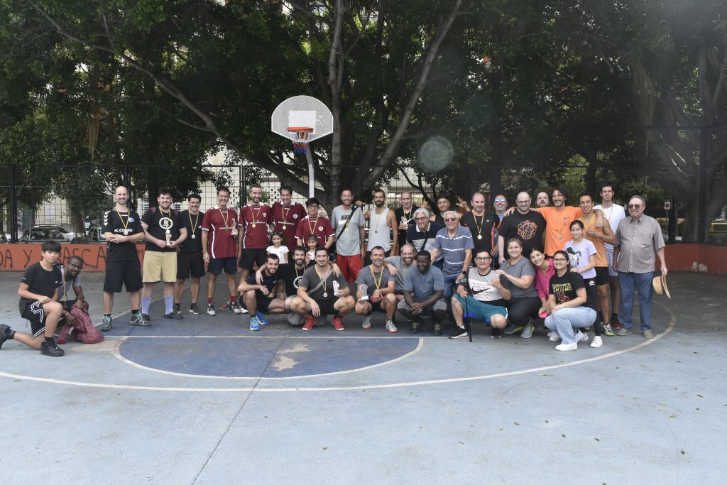¡Un Día de la Hispanidad bajo los aros! Espaciosoler.com celebra un emocionante torneo 3×3 en Avenida Baleares
