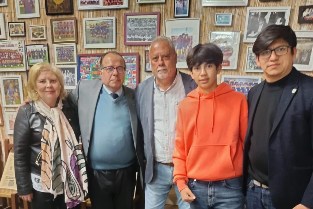 La Peña Viveros Vallejo presente en el emotivo homenaje de la Delegación de Peñas del Levante a Raimon