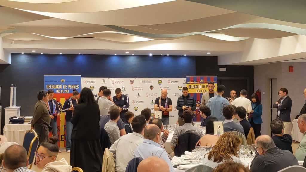 Peña Viveros Vallejo en el 74 aniversario de la Delegación de peñas del Levante